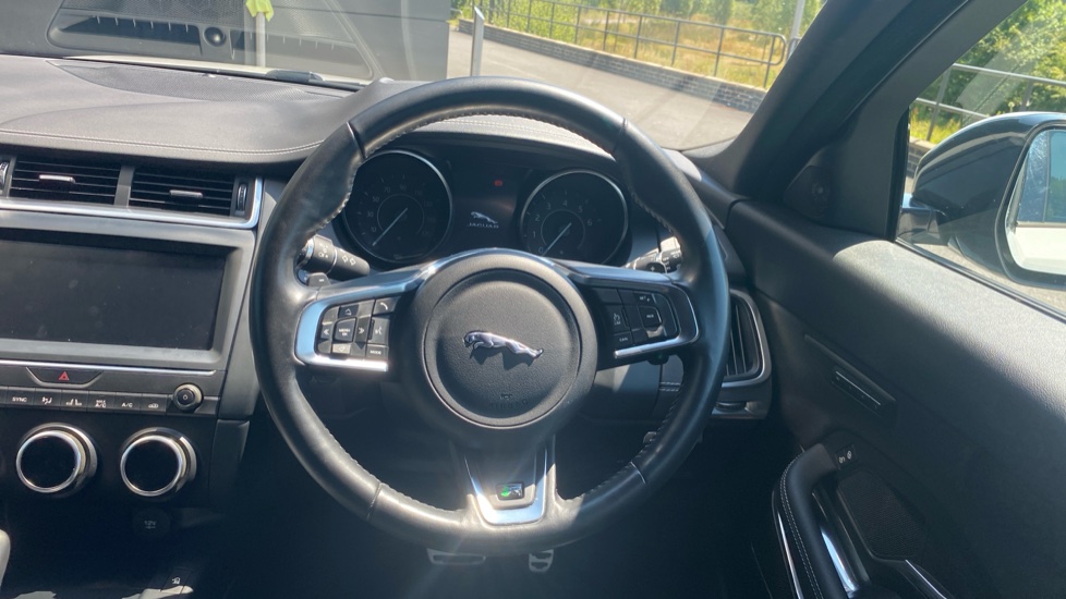 Jaguar E-Pace 2.0 R-Dynamic SE 5dr Auto Petrol Estate - Image 15