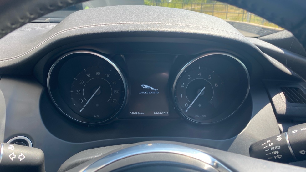 Jaguar E-Pace 2.0 R-Dynamic SE 5dr Auto Petrol Estate - Image 16