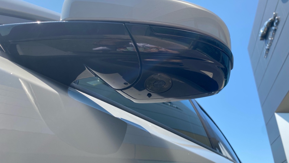 Jaguar E-Pace 2.0 R-Dynamic SE 5dr Auto Petrol Estate - Image 21