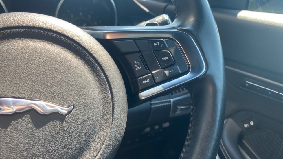 Jaguar E-Pace 2.0 R-Dynamic SE 5dr Auto Petrol Estate - Image 30