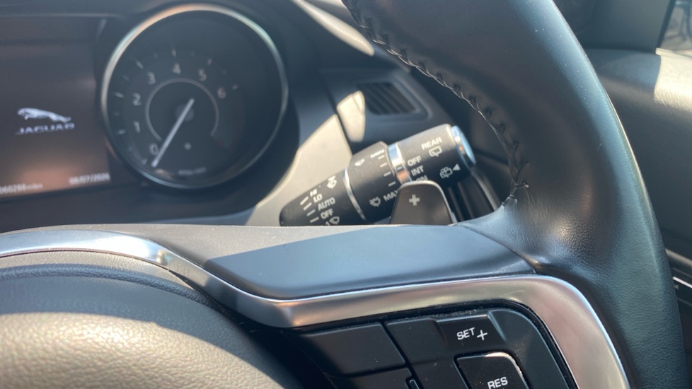 Jaguar E-Pace 2.0 R-Dynamic SE 5dr Auto Petrol Estate - Image 32