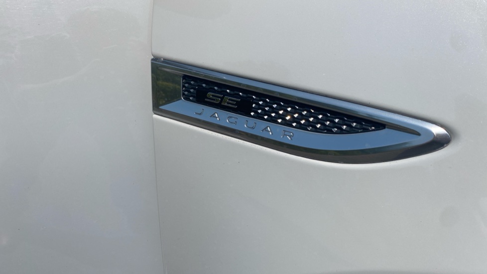 Jaguar E-Pace 2.0 R-Dynamic SE 5dr Auto Petrol Estate - Image 47