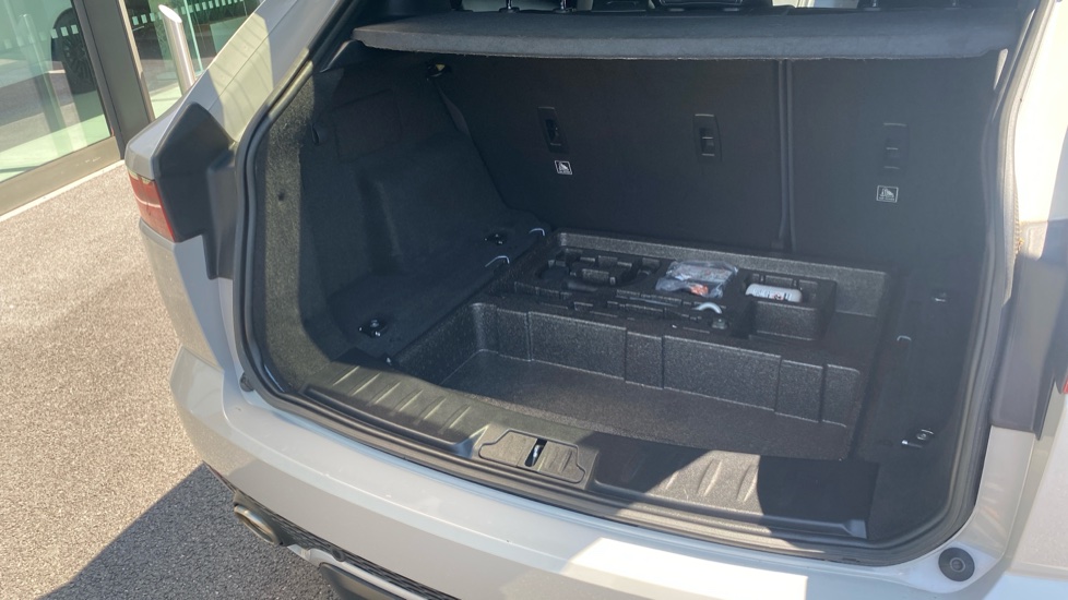 Jaguar E-Pace 2.0 R-Dynamic SE 5dr Auto Petrol Estate - Image 50
