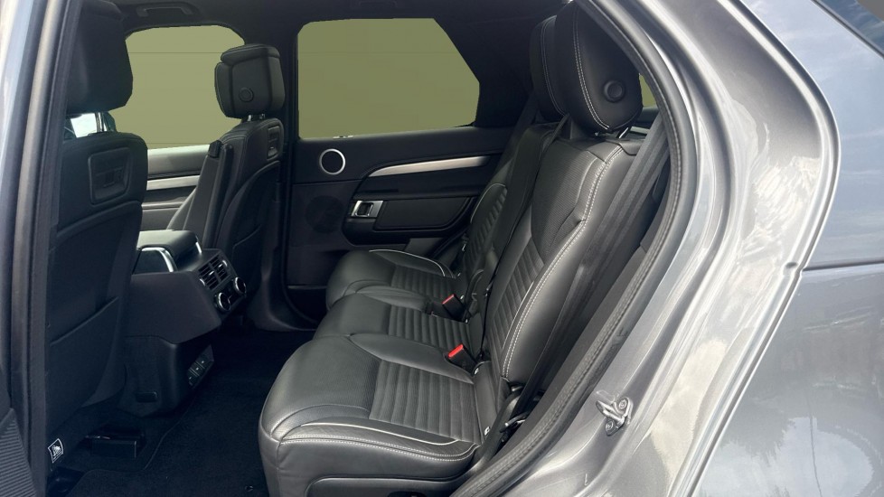 Land Rover Discovery 3.0 D300 R-Dynamic HSE 5dr Auto Diesel Station Wagon - Image 4