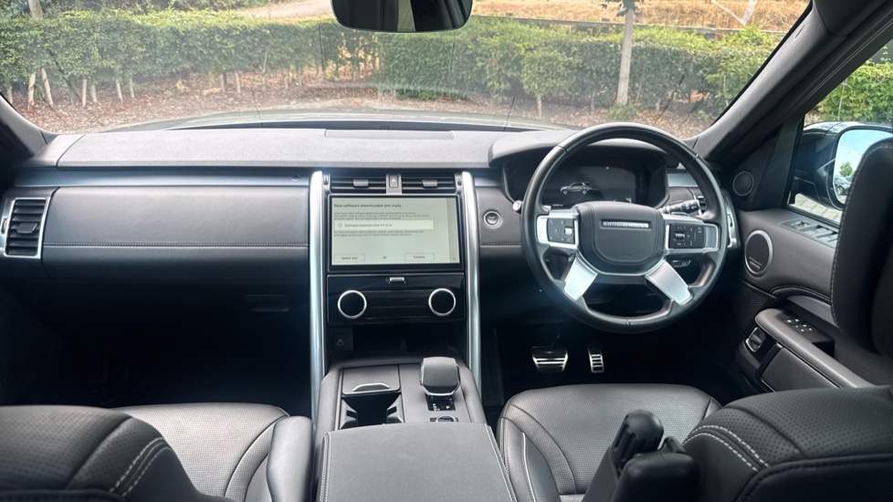 Land Rover Discovery 3.0 D300 R-Dynamic HSE 5dr Auto Diesel Station Wagon - Image 9