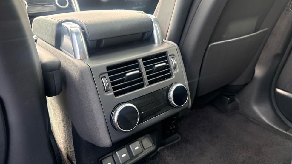 Land Rover Discovery 3.0 D300 R-Dynamic HSE 5dr Auto Diesel Station Wagon - Image 18