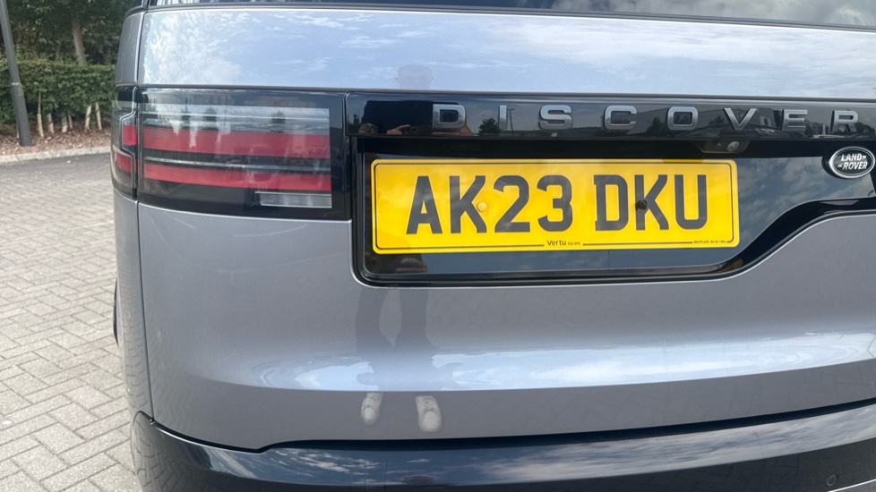 Land Rover Discovery 3.0 D300 R-Dynamic HSE 5dr Auto Diesel Station Wagon - Image 19