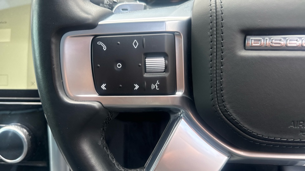 Land Rover Discovery 3.0 D300 R-Dynamic HSE 5dr Auto Diesel Station Wagon - Image 33