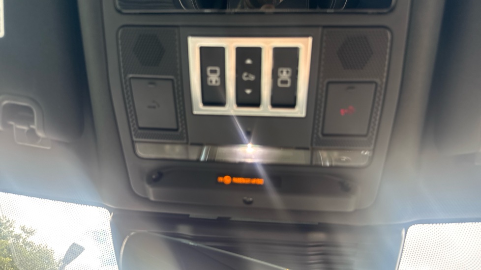 Land Rover Discovery 3.0 D300 R-Dynamic HSE 5dr Auto Diesel Station Wagon - Image 36