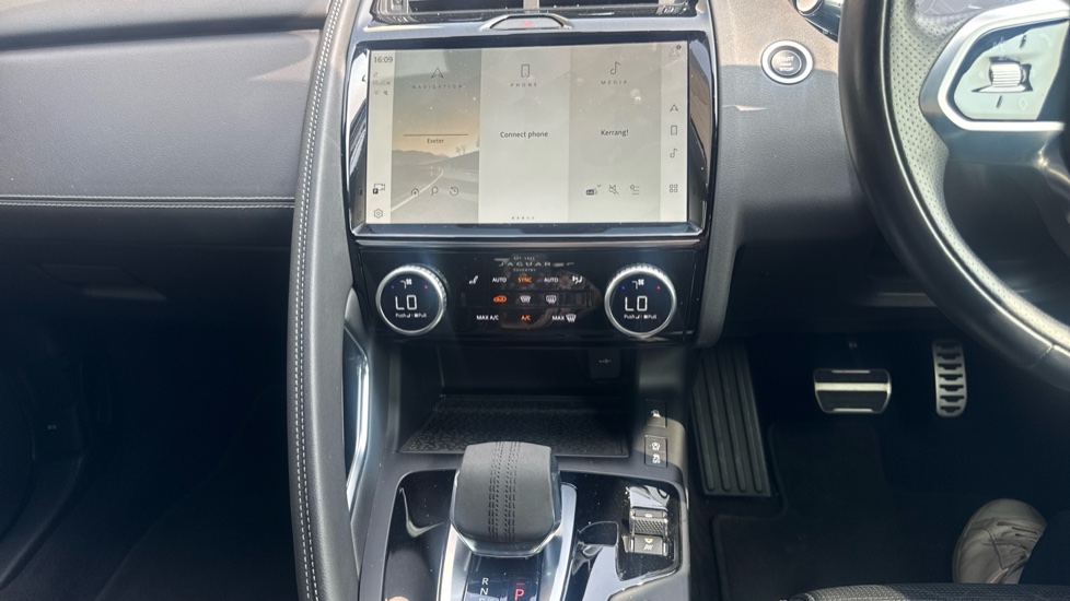 Jaguar E-Pace 2.0 D200 R-Dynamic SE 5dr Auto Diesel Estate - Image 14