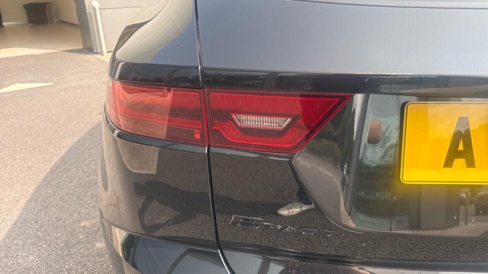 Jaguar E-Pace 2.0 D200 R-Dynamic SE 5dr Auto Diesel Estate - Image 19