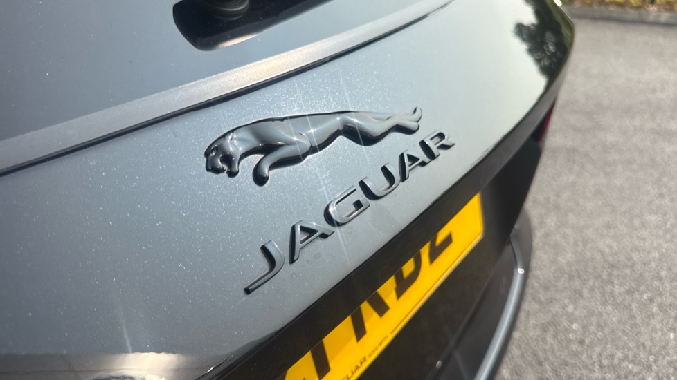 Jaguar E-Pace 2.0 D200 R-Dynamic SE 5dr Auto Diesel Estate - Image 20