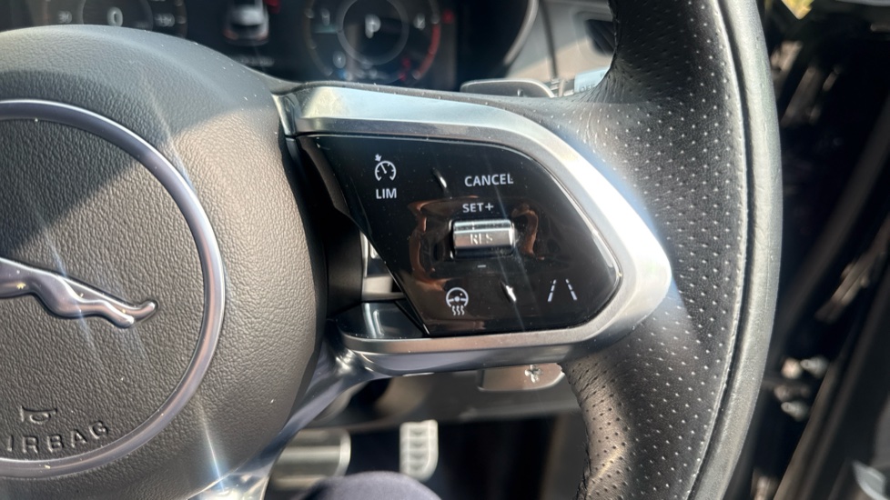 Jaguar E-Pace 2.0 D200 R-Dynamic SE 5dr Auto Diesel Estate - Image 28