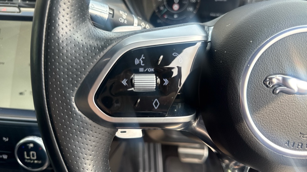 Jaguar E-Pace 2.0 D200 R-Dynamic SE 5dr Auto Diesel Estate - Image 29