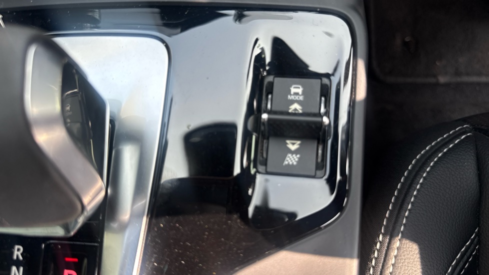 Jaguar E-Pace 2.0 D200 R-Dynamic SE 5dr Auto Diesel Estate - Image 31