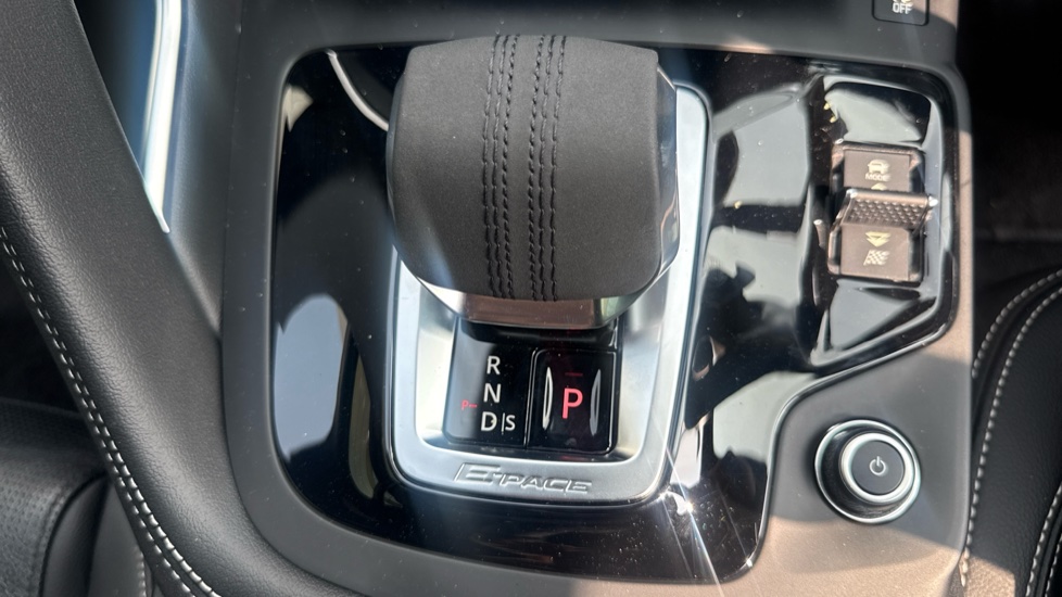 Jaguar E-Pace 2.0 D200 R-Dynamic SE 5dr Auto Diesel Estate - Image 32