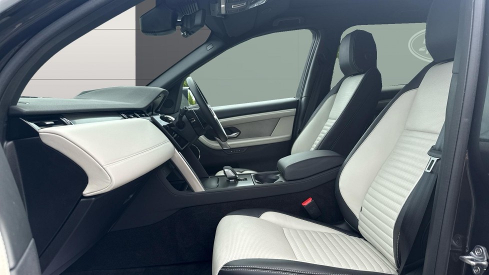Land Rover Discovery Sport 2.0 D200 Dynamic HSE 5dr Auto [5 Seat] Diesel Station Wagon - Image 3