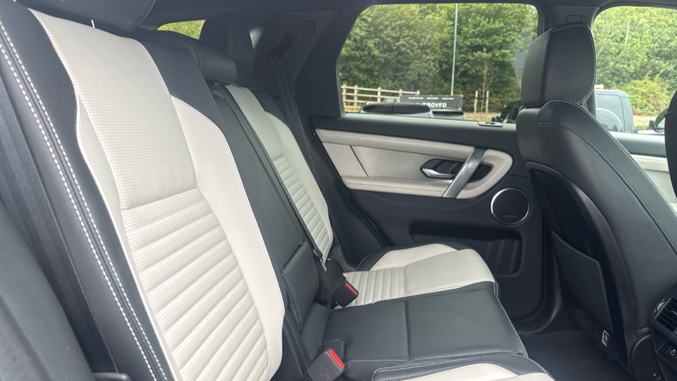 Land Rover Discovery Sport 2.0 D200 Dynamic HSE 5dr Auto [5 Seat] Diesel Station Wagon - Image 41