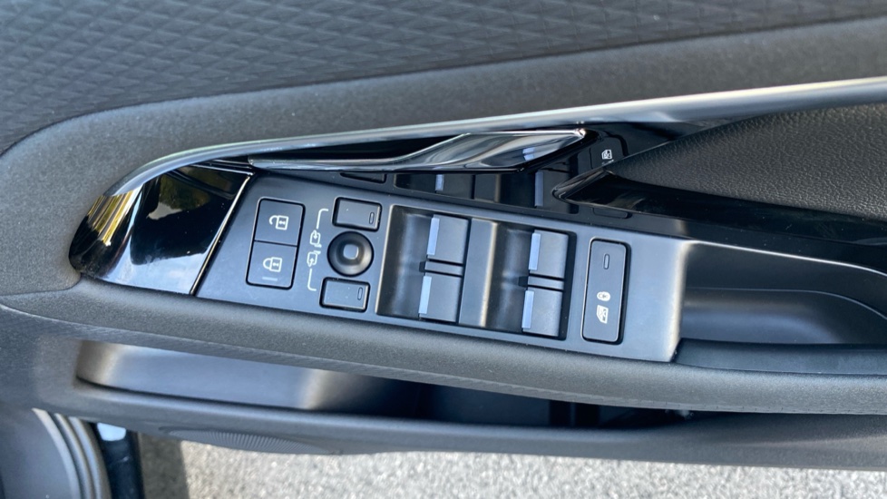 Land Rover Range Rover Evoque 1.5 P300e R-Dynamic S 5dr Auto Hatchback - Image 23