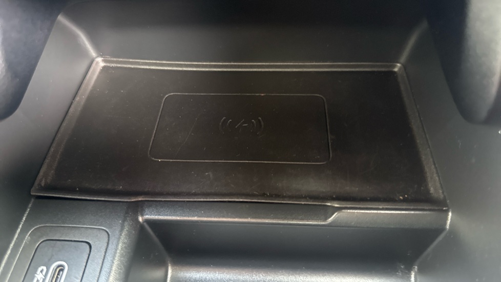 Land Rover Range Rover Evoque 1.5 P300e Autobiography 5dr Auto Hatchback - Image 30