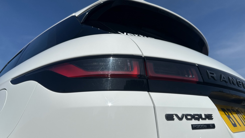 Land Rover Range Rover Evoque 1.5 P300e R-Dynamic S 5dr Auto Hatchback - Image 19