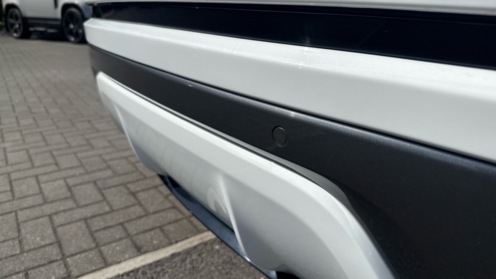 Land Rover Range Rover Evoque 1.5 P300e R-Dynamic S 5dr Auto Hatchback - Image 29