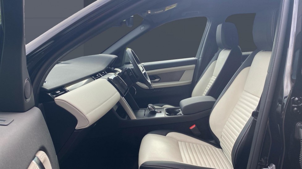 Land Rover Discovery Sport 1.5 P270e Dynamic SE 5dr Auto [5 Seat] Station Wagon - Image 3