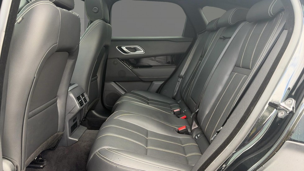 Land Rover Range Rover Velar 3.0 D300 MHEV R-Dynamic SE 5dr Auto Diesel Estate - Image 4