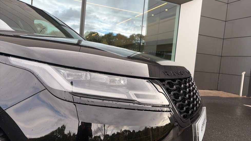 Land Rover Range Rover Velar 3.0 D300 MHEV R-Dynamic SE 5dr Auto Diesel Estate - Image 17