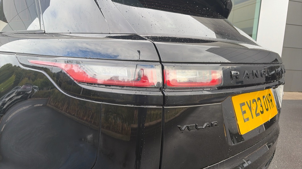 Land Rover Range Rover Velar 3.0 D300 MHEV R-Dynamic SE 5dr Auto Diesel Estate - Image 19