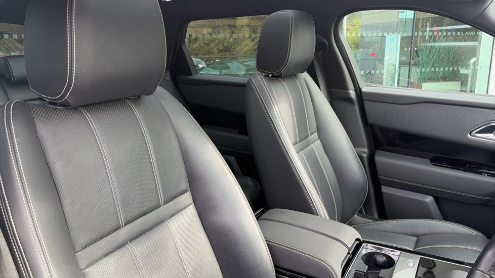 Land Rover Range Rover Velar 3.0 D300 MHEV R-Dynamic SE 5dr Auto Diesel Estate - Image 29
