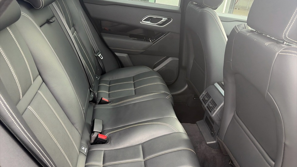 Land Rover Range Rover Velar 3.0 D300 MHEV R-Dynamic SE 5dr Auto Diesel Estate - Image 33