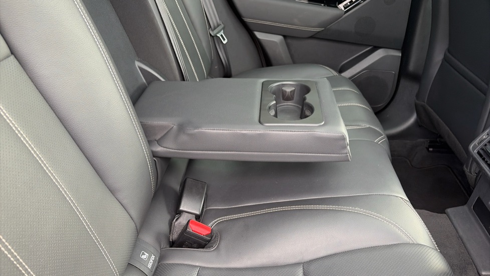 Land Rover Range Rover Velar 3.0 D300 MHEV R-Dynamic SE 5dr Auto Diesel Estate - Image 35