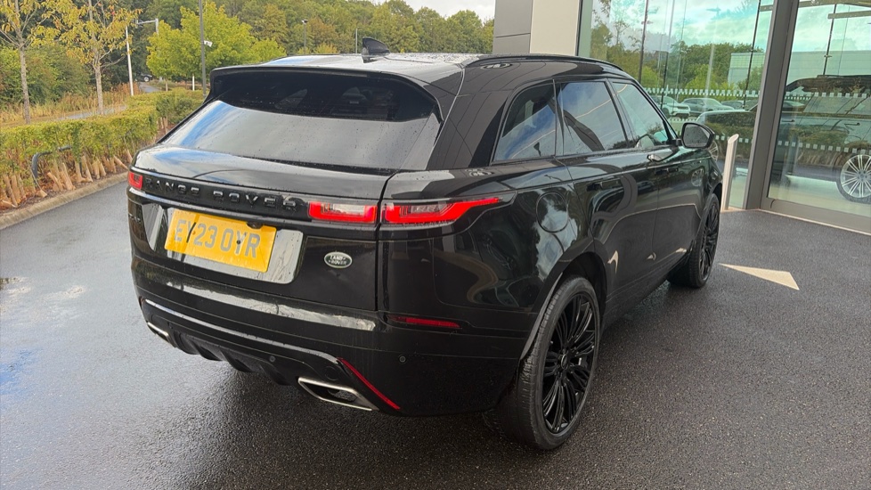 Land Rover Range Rover Velar 3.0 D300 MHEV R-Dynamic SE 5dr Auto Diesel Estate - Image 37
