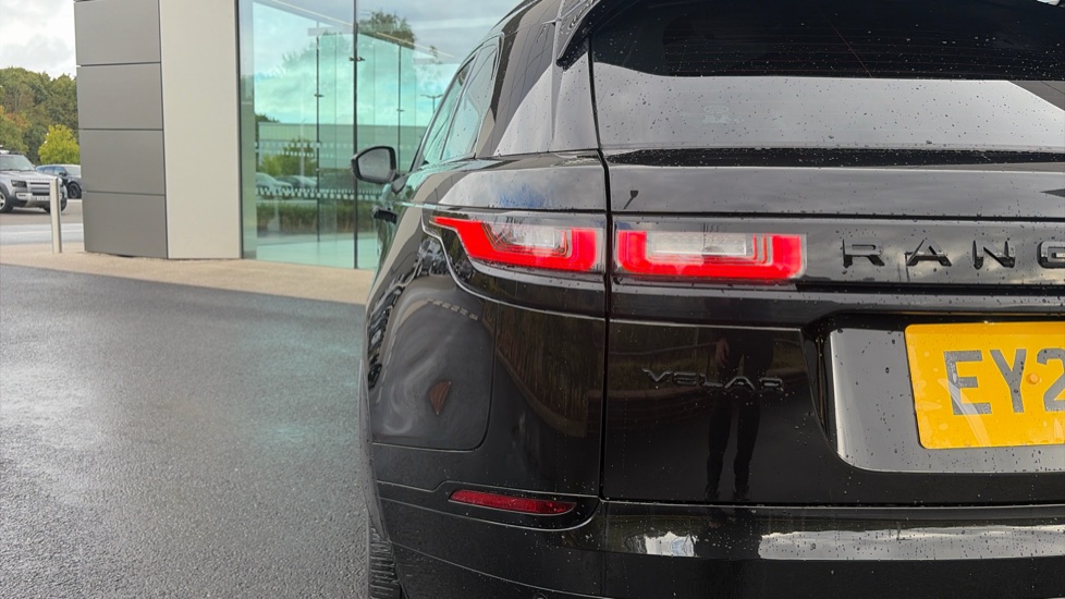 Land Rover Range Rover Velar 3.0 D300 MHEV R-Dynamic SE 5dr Auto Diesel Estate - Image 38