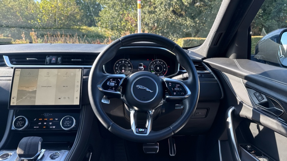 Jaguar F-Pace 2.0 P400e R-Dynamic Black 5dr Auto AWD Estate - Image 15