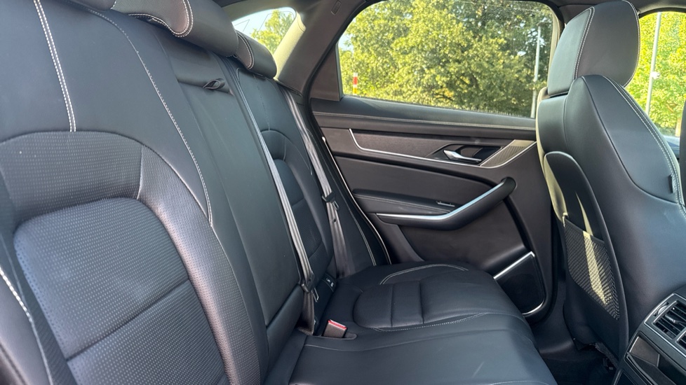 Jaguar F-Pace 2.0 P400e R-Dynamic Black 5dr Auto AWD Estate - Image 34