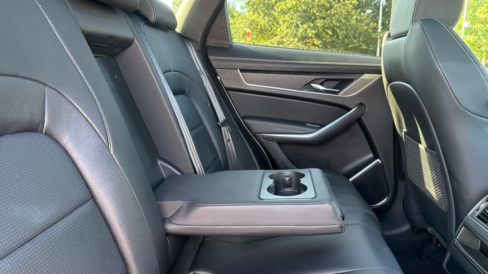 Jaguar F-Pace 2.0 P400e R-Dynamic Black 5dr Auto AWD Estate - Image 35