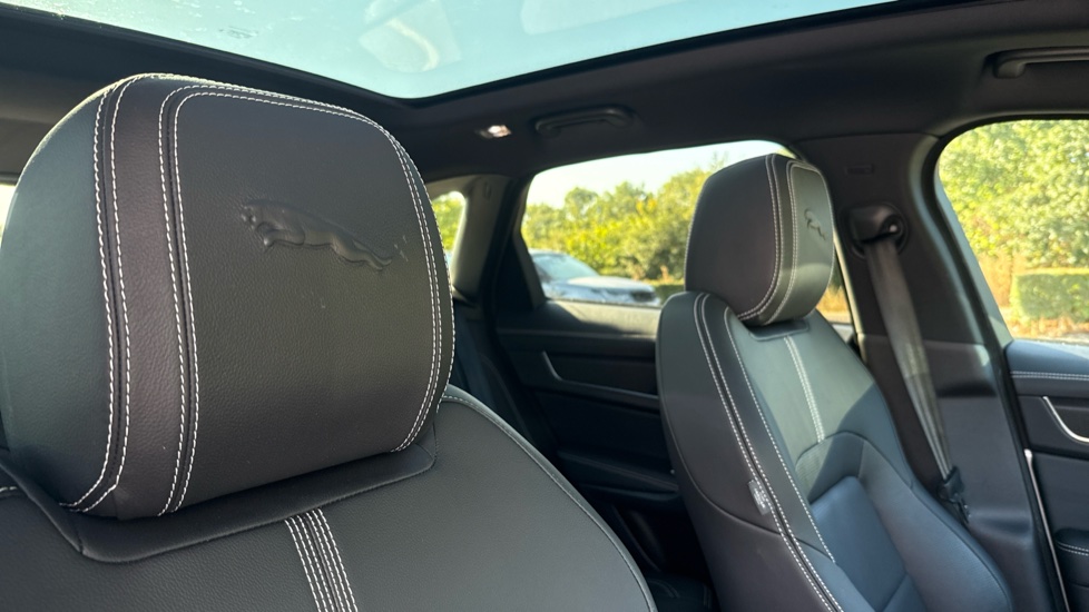 Jaguar F-Pace 2.0 P400e R-Dynamic Black 5dr Auto AWD Estate - Image 38