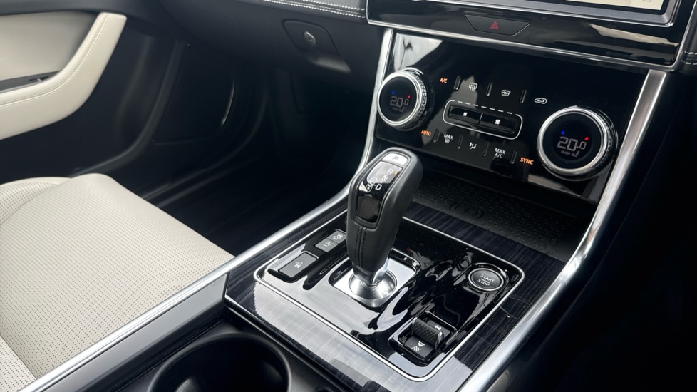 Jaguar XE 2.0 P250 R-Dynamic HSE Black 4dr Auto Petrol Saloon - Image 13