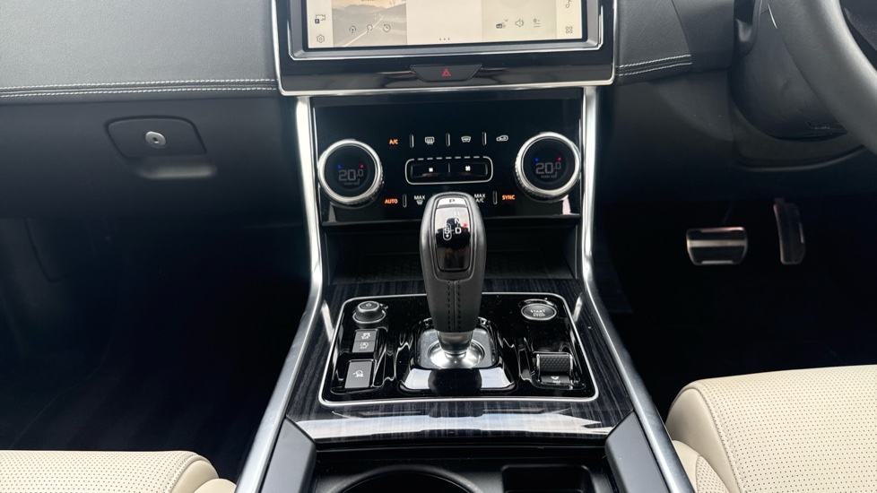 Jaguar XE 2.0 P250 R-Dynamic HSE Black 4dr Auto Petrol Saloon - Image 14