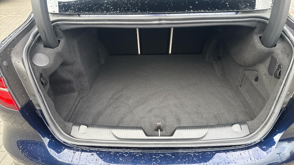 Jaguar XE 2.0 P250 R-Dynamic HSE Black 4dr Auto Petrol Saloon - Image 30