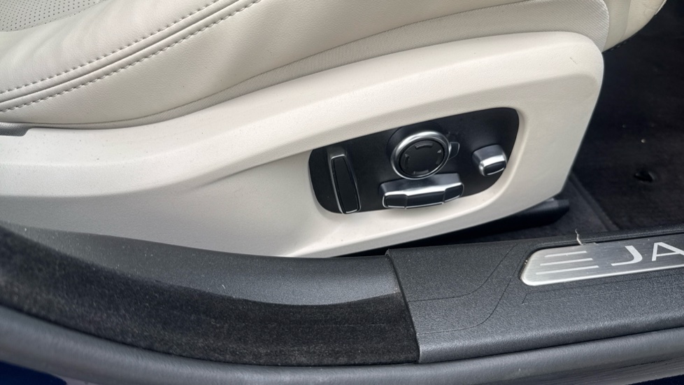 Jaguar XE 2.0 P250 R-Dynamic HSE Black 4dr Auto Petrol Saloon - Image 39