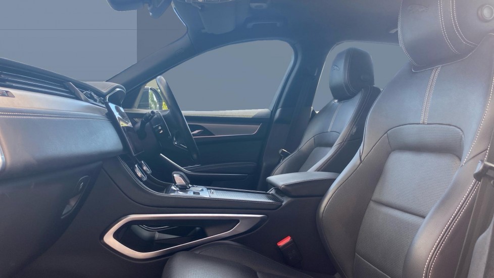 Jaguar F-Pace 2.0 D200 R-Dynamic SE 5dr Auto AWD Diesel Estate - Image 3