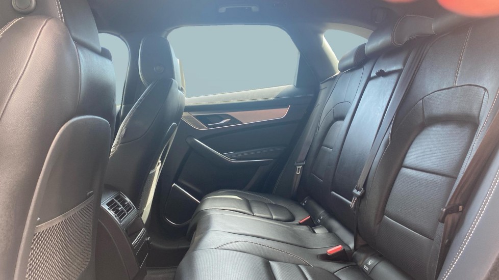 Jaguar F-Pace 2.0 D200 R-Dynamic SE 5dr Auto AWD Diesel Estate - Image 4