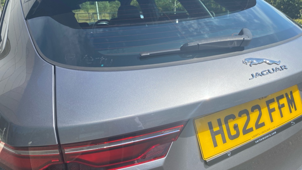 Jaguar F-Pace 2.0 D200 R-Dynamic SE 5dr Auto AWD Diesel Estate - Image 19