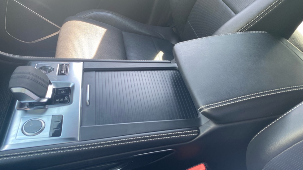 Jaguar F-Pace 2.0 D200 R-Dynamic SE 5dr Auto AWD Diesel Estate - Image 27