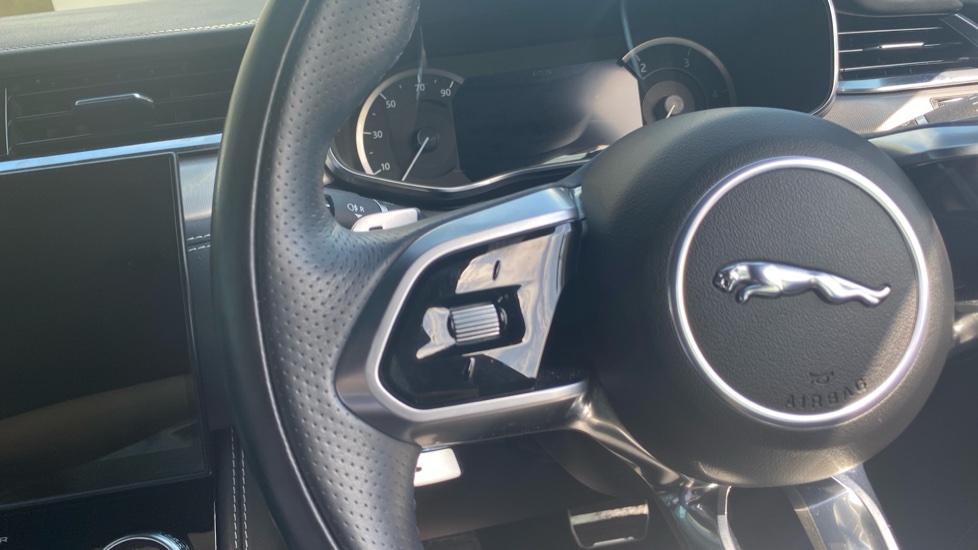 Jaguar F-Pace 2.0 D200 R-Dynamic SE 5dr Auto AWD Diesel Estate - Image 33