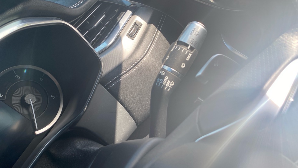 Jaguar F-Pace 2.0 D200 R-Dynamic SE 5dr Auto AWD Diesel Estate - Image 34
