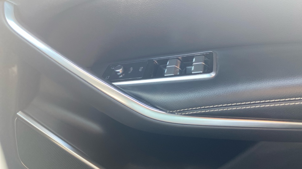 Jaguar F-Pace 2.0 D200 R-Dynamic SE 5dr Auto AWD Diesel Estate - Image 36